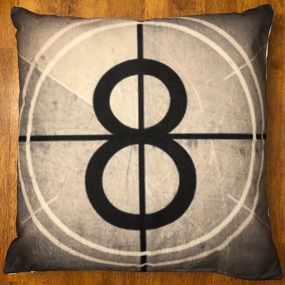 4 Pillows; Inserts Included; Decorative; Retro Movie Themed; Linen Blend; Zip - Picture 5 of 9